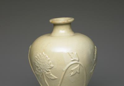 图片[2]-Meiping vase with appliqued peony decoration in white glaze, Guang ware, Ming to Qing dynasty (1368-1911)-China Archive